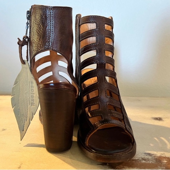 BED STU Occam heels. Teak Rustic.  New without box. - Picture 2 of 3